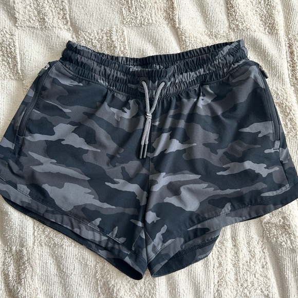 Athleta Other - ATHLETA Girl All Play Camo Shorts XL